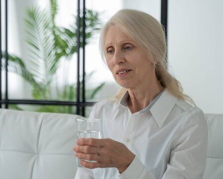 Le capsule SugaNorm vengono lavate con una quantità sufficiente di acqua. 